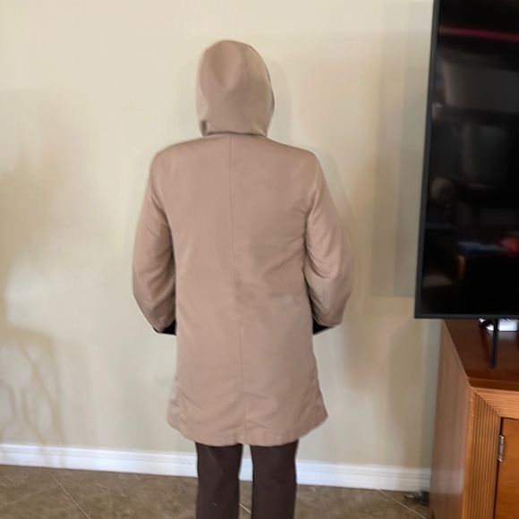 Lovely tan coat from White Stag, completely lined, pockets, looks brand new!! - Picture 3 of 4